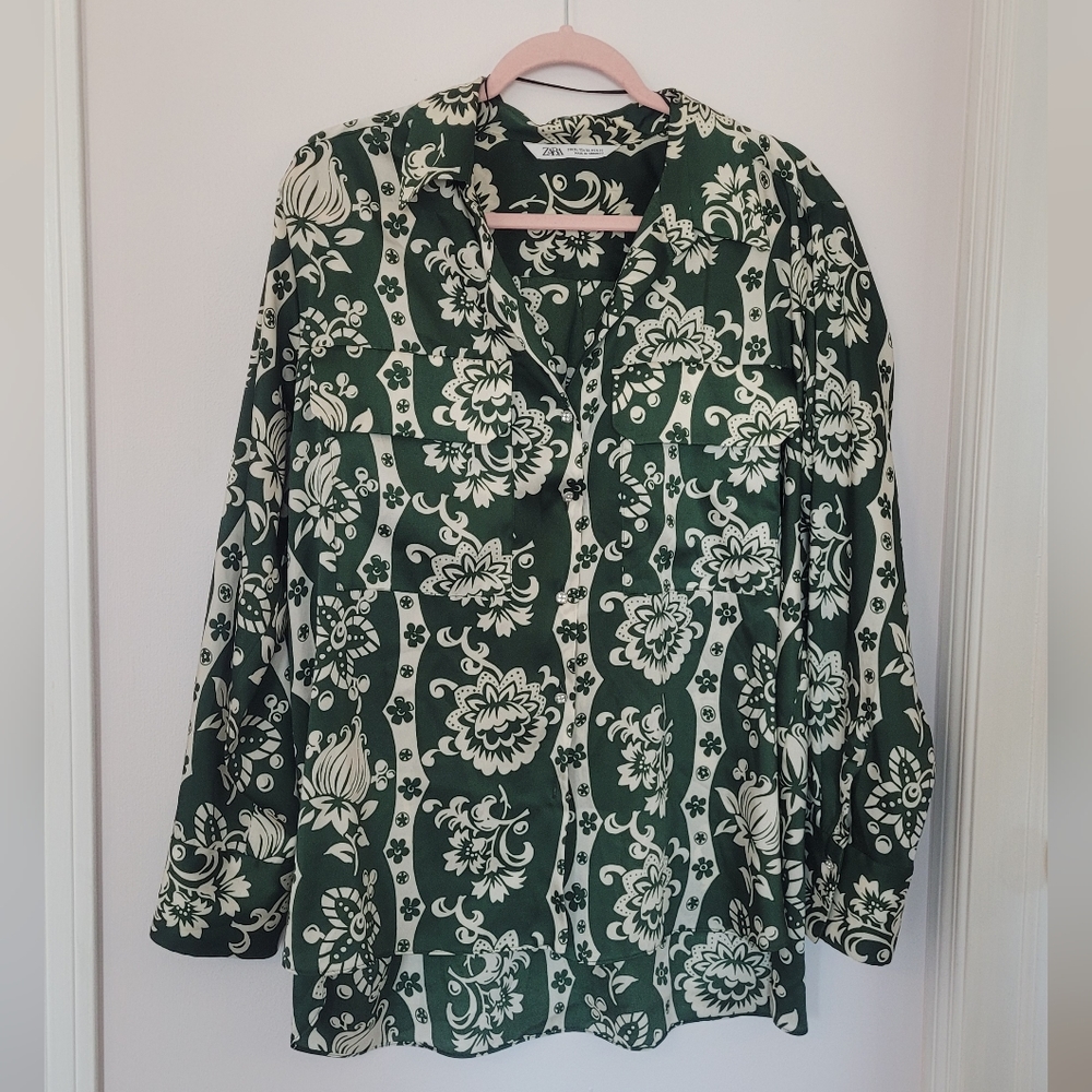 Green patterned button down - Picture 2 of 5